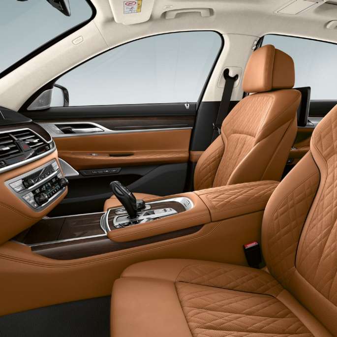 BMW Serie 7 Sedán con Diseño Exterior Pure Excellence, tapicería de piel Nappa