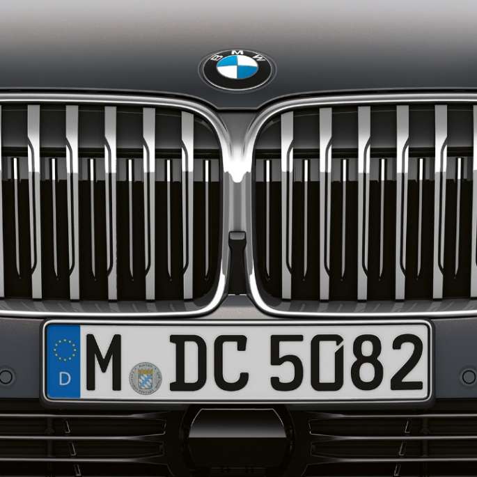 BMW Serie 7 Sedán con Diseño Exterior Pure Excellence: Acercamiento de la parrilla de riñón BMW