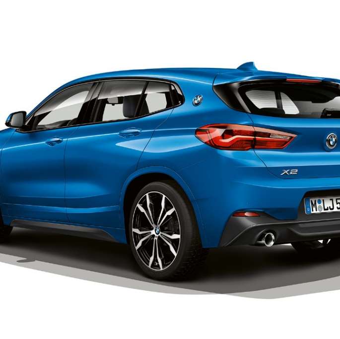 BMW X2 sDrive20i Acabado M Sport 2018 F39 Misano Blau metalizado, vista de tres cuartos lateral