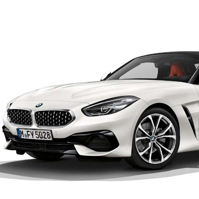 BMW Z4 Roadster Modelo Línea Deportiva, toma delantera de tres cuartos