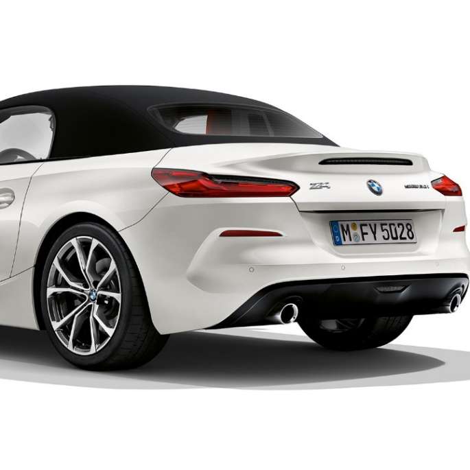 BMW Z4 Roadster Modelo Línea Deportiva, toma delantera de tres cuartos