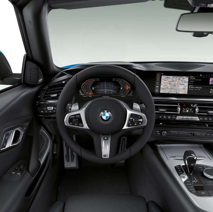 BMW Z4 Roadster Modelo M Deportivo, volante y espacio del conductor